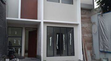 Gambar 1 Rumah Semi Furnished 2 Lantai di Singgasana 