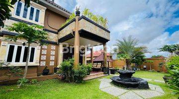 Gambar 1 LUXURY VILLA FULL FURNISHED DILENGKAPI SAUNA DI PADANG SAMBIAN