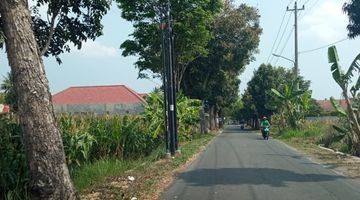 Gambar 3 Tanah Tepi Jalan Aspal Barat Pasar Gentan Jl Kaliurang