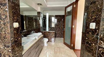 Gambar 5 Rumah 2,5 Lantai Semi Furnished di Jakarta Selatan