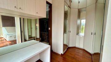 Gambar 4 Rumah 2,5 Lantai Semi Furnished di Jakarta Selatan