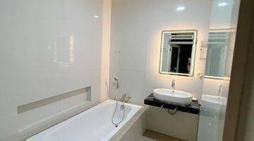 Gambar 1 Rumah 2 Lantai Semi Furnished di Sutorejo, Surabaya