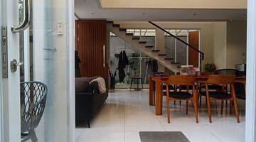 Gambar 2 Rumah 2 Lantai Semi Kontemporer Full Furnished SHM di Geger Kalong, Bandung