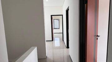 Gambar 5 Rumah 2 Lantai Baru Unfurnished SHM di Margahayu Raya, Bandung