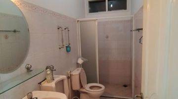 Gambar 3 Rumah 3 Lantai Baru Semi Furnished SHM di Cigadung, Bandung