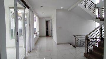 Gambar 4 Rumah 3 Lantai Full Furnished SHM di Dago Resort, Bandung