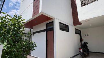 Gambar 3 Rumah 2 Lantai Baru Unfurnished SHM di Margahayu Raya, Bandung