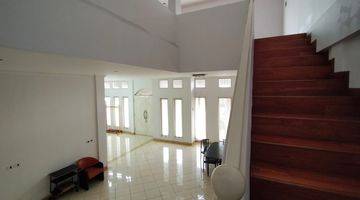 Gambar 5 Rumah 3 Lantai Baru Semi Furnished SHM di Cigadung, Bandung