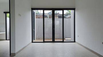 Gambar 3 Rumah 2 Lantai Baru Unfurnished SHM di Setra Duta, Bandung