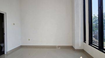 Gambar 2 Rumah 2 Lantai Baru Unfurnished SHM di Bintaro Sektor 9, Tangerang Selatan