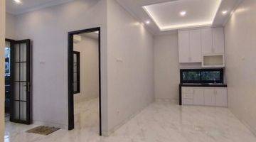 Gambar 4 Dijual Rumah Tiga Lantai Rooftop  Siap Huni Dalam Cluster Di Jln Raya Gandaria Jagakarsa Jakarta Selatan  
