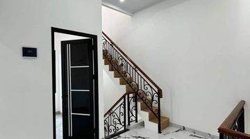 Gambar 4 Dijual Rumah Baru Classic Modern 2,5 Lantai Jln Khafi 2 Jagakarsa Jakarta Selatan 
non Clsuter 

