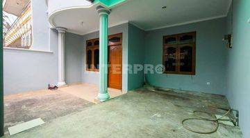 Gambar 2 Rumah 2,5 Lantai Dijual Taman Ratu Lt 126m2 Bangunan Kokoh Terawat