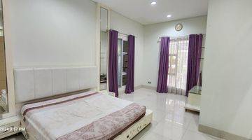 Gambar 1 Dijual Rumah 2 Lantai 4kt SHM di Versailles Residence