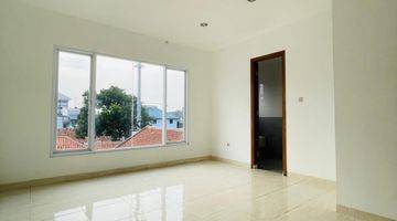 Gambar 3 Di Sewakan Rumah Di Pejaten - Brand New, Unit Pojok & Unfurnished