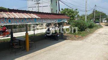 Gambar 5 rumah tempat usaha pinggir jalan