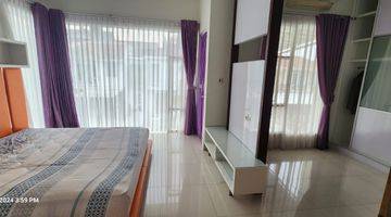 Gambar 5 Dijual Rumah di Versailles Residence SHM 4kt 5km