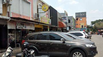 Gambar 4 Toko 1 Lantai Di Dekat Pintu Masuk Pasar Di Graha Raya