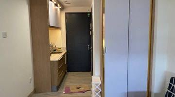 Gambar 1 Disewa Apartemen Collins Boulevard Unit Studio Semi Furnished