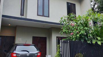 Gambar 1 Rumah 2 Lantai SHM di Puri Gading Vila Tampak Siring, Bekasi