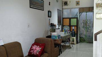 Gambar 5 Dijual Rumah Hook 2 Lt, Renov, Shm, Semi Furnish