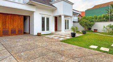 Gambar 1 For Sale Rumah Modern Classic Semi Furnished Cilandak 