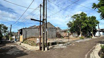 Gambar 1 Lokasi Strategis, Tanah Hook Di Sentraland. 