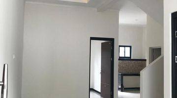 Gambar 2 Rumah 2 Lantai Baru Unfurnished SHM di Jalan Ciwaruga, Bandung