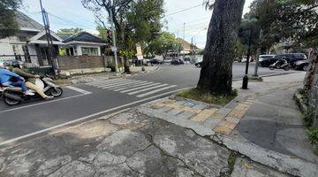 Gambar 1 Rumah Heritage Unfurnished SHM di Pinggir Jl. Llre Martadinata, Bandung