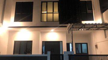 Gambar 3 Rumah 2 Lantai Baru Unfurnished SHM di Neptunus, Margahayu Bandung