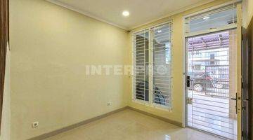 Gambar 4 Rumah 2 Lantai Semi Furnished Puri Media Dekat Lippo Mall Puri