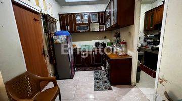 Gambar 1 Rumah Besar 2 Lantai Non Furnished Di Jakarta Timur