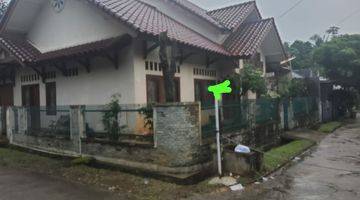 Gambar 1 Rumah Hook Asri Nyaman di Cinere