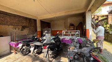 Gambar 2 Eks Resto 2 Lantai Dekat Sentral Parkir Ubud 