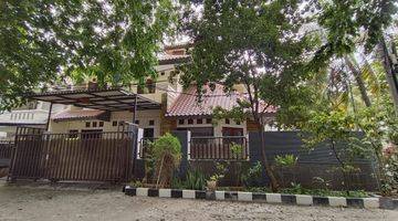 Gambar 3 Rumah Asri Di Hoek 2,5 Lantai Jl. Janur Indah Kelapa Gading