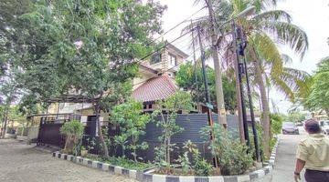 Gambar 1 Rumah Asri Di Hoek 2,5 Lantai Jl. Janur Indah Kelapa Gading