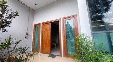 Gambar 3 Rumah Mewah Modern 3 Lt Di Jl. Tumpang