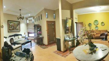 Gambar 2 Rumah Semi Furnished Banyak Kamar Raffles Hills Cibubur Siap Huni
