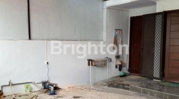 Gambar 2 Rumah Dengan Banyak Kamar Mandi di Jl. Bunga-bunga Kota Malang