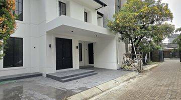 Gambar 1 Rumah Baru Eksklusif Dalam Town House Shm