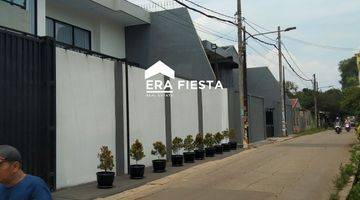 Gambar 2 Rumah 2 Lantai Sudah Renovasi Furnished SHM di Jalan Legok, Tangerang