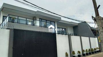 Gambar 1 Rumah 2 Lantai Sudah Renovasi Furnished SHM di Jalan Legok, Tangerang