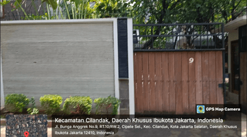 Gambar 5 Rumah di Jalan Bunga Anggrek, Cipete Selatan, Cilandak, Jakarta