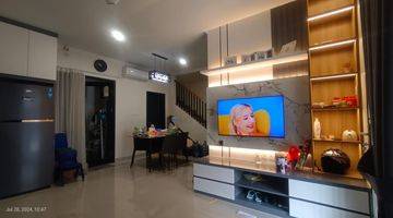 Gambar 2 *dijual Rumah Full Furnished Cluster Baroni Gading Serpong*

luas Tanah : 84m² (7x12)
luas Bangunan: 101m², 2 Lantai 
kamar Tidur : 3
kamar Mandi : 2
hadap: Timur Laut
listrik: 4400 Watt
sertifikat: Hgb
harga:  2,55 M Nego
full Furnished
