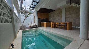 Gambar 1 Villa Modern Minimalis Lantai 2  di Seminyak, Batu Belig