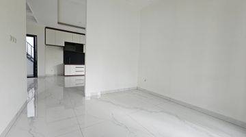 Gambar 2 Rumah 3 Lantai Semi Furnished di The Icon Cosmo, Bsd City, Tangerang