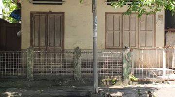 Gambar 1 Rumah Tua Di Tengah Kota Manado Hadap Jalan Raya