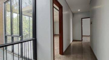 Gambar 1 Rumah 3 Lantai Unfurnished SHM di Sentul City, Bogor