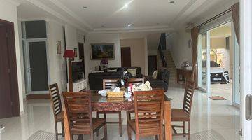 Gambar 1 Dijual Rumah Cantik Semi Furnished di jalan Tukad yeh aya, Renon