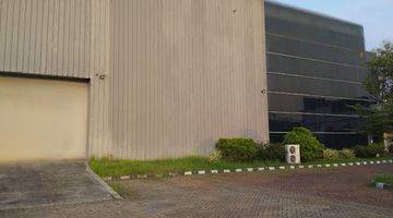 tampak depan gudang plus kantor dekat bandara